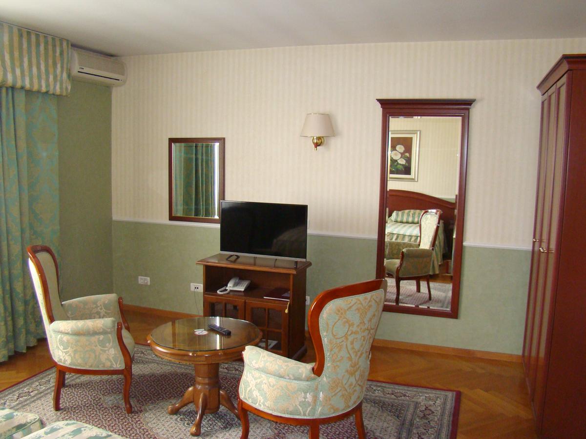 Hotel Ariston 3*